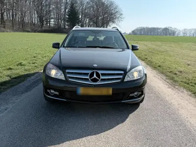 Gebraucht Mercedes C180 156 PS (114 kW) 2011 Schwarz Kombi