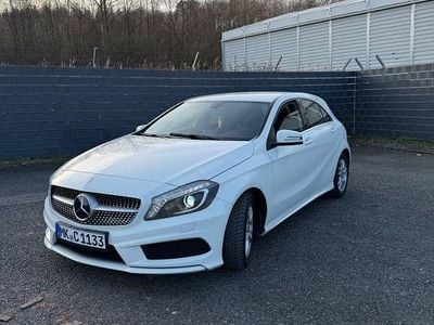 Gebraucht Mercedes A180 AMG line 122 PS (89 kW) 2015 Weiß Limousine