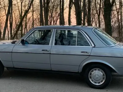 Gebraucht Mercedes 250 140 PS (102 kW) 1983 Blau Limousine