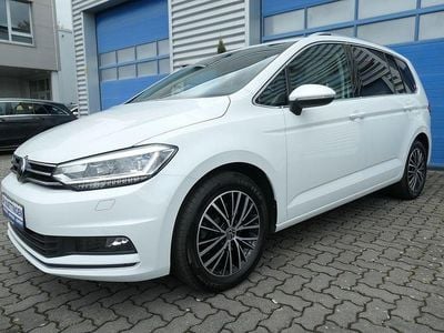 Second-hand VW Touran Highline 150 CP (110 kW) 2020 Alb Monovolum