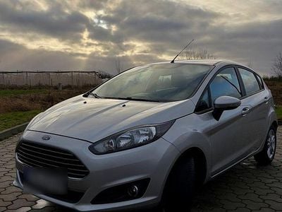 Silber Gebraucht 2015 Ford Fiesta SYNC Edition Kleinwagen | 5.600 € (Guter Preis)