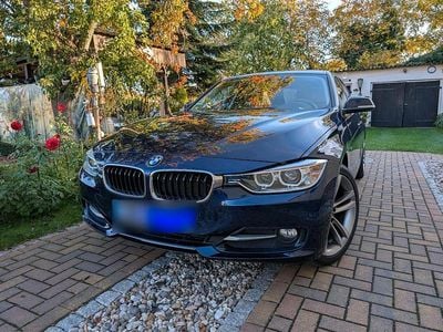 Gebraucht BMW 320 Sport Line 184 PS (135 kW) 2014 Blau Limousine