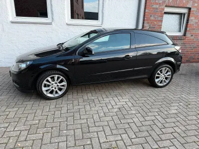 Gebraucht Opel Astra GTC 116 PS (85 kW) 2010 Schwarz Coupé