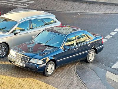 Blau Gebraucht 1993 Mercedes C180 Elegance Limousine | 3.850 €