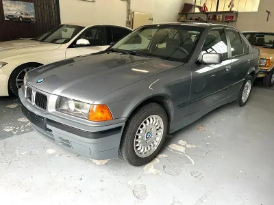 Gebraucht BMW 318 113 PS (83 kW) 1991 Grau Limousine