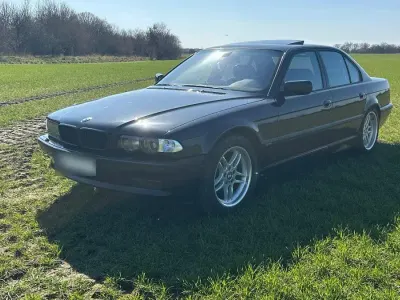 Second-hand BMW 740 Sport Line 286 CP (210 kW) 2001 Negru Berlinǎ