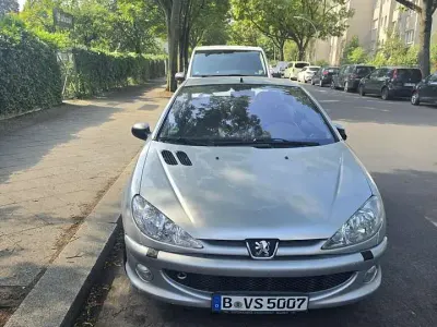 Gebraucht Peugeot 206 CC Tendance 109 PS (80 kW) 2004 Cabrio
