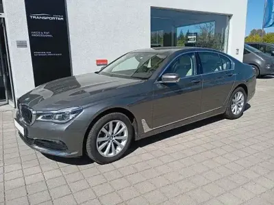 Begagnad BMW 730 Sport Line 265 HK (194 kW) 2016 Grå Sedan