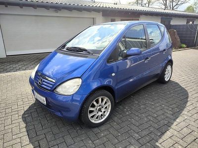 Usado Mercedes A140 Elegance 82 HP (60 kW) 1999 Azul Monovolume