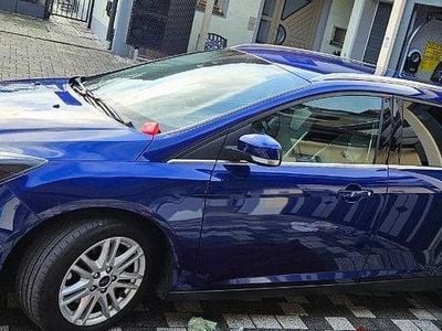 Usata Ford Focus Trend 140 CV (102 kW) 2014 Blu Berlina