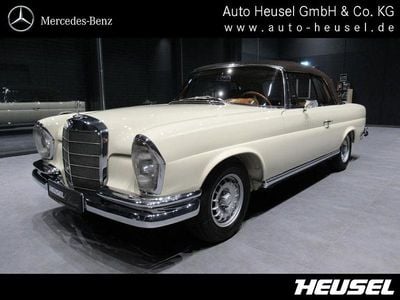 Hellelfenbein Gebraucht 1967 Mercedes 250 SE Cabrio | 139.000 €