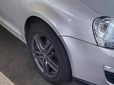 Second-hand VW Jetta 102 CP (75 kW) 2006 Argintiu Berlinǎ