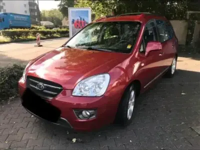 Usata Kia Carens 144 CV (105 kW) 2008 Andere farben Monovolume