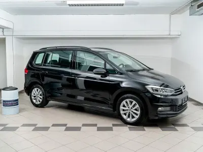 Gebraucht VW Touran Comfortline 150 PS (110 kW) 2023 Schwarz Van / Kleinbus
