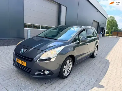 Gebraucht Peugeot 5008 156 PS (114 kW) 2010 Grau Van / Kleinbus