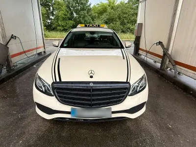 Gebraucht Mercedes E220 195 PS (143 kW) 2019 Beige Limousine