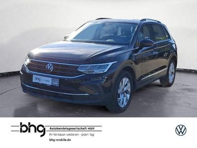 Deep black perleffekt Gebraucht 2022 VW Tiguan Life SUV | 29.420 € (Fairer Preis)