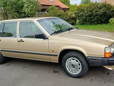 Gebraucht Volvo 740 113 PS (83 kW) 1988 Gold Limousine