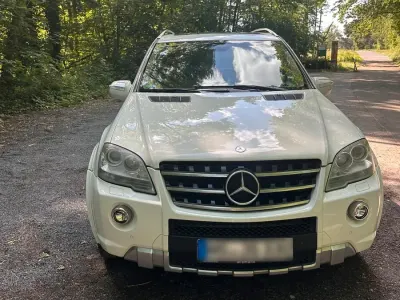 Używany Mercedes ML63 AMG 510 KM (375 kW) 2010 Biały SUV