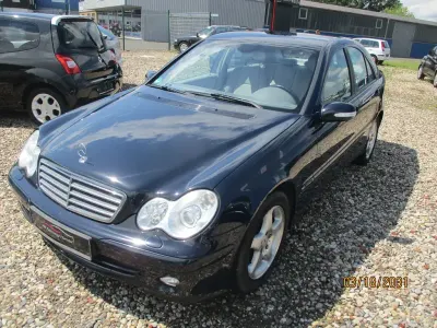 Gebraucht Mercedes C180 143 PS (105 kW) 2004 Blau Limousine