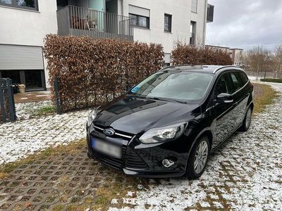 Grau Gebraucht 2011 Ford Focus Titanium Kombi | 5.100 € (Fairer Preis)