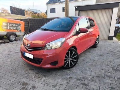 Gebraucht Toyota Yaris 90 PS (66 kW) 2011 Rot Kleinwagen