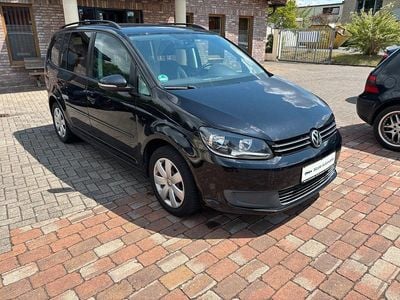Second-hand VW Touran Comfortline 105 CP (77 kW) 2012 Negru Monovolum