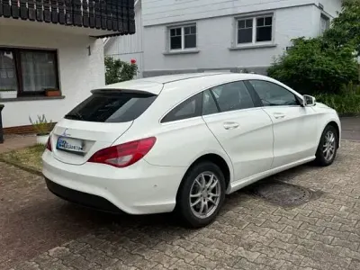 Gebraucht Mercedes CLA200 Shooting Brake 136 PS (100 kW) 2015 Weiß Kombi