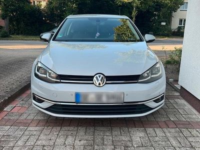 Gebraucht VW Golf VII Highline 150 PS (110 kW) 2017 Weiß Kleinwagen