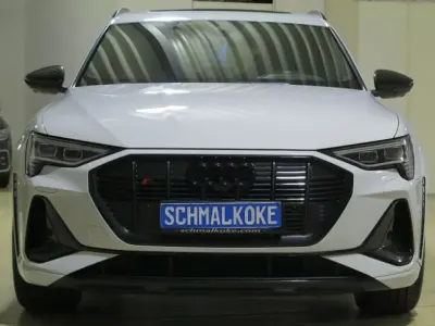 Gebraucht Audi e-tron Comfort 369 kW (503 PS) 2022 Gletscherweiss (metallic) SUV