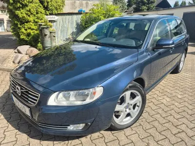 Używany Volvo V70 Momentum 181 KM (133 kW) 2014 Niebieski Kombi