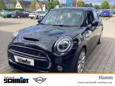 Gebraucht Mini Cooper S 192 PS (141 kW) 2019 Midnight black metallic Kleinwagen
