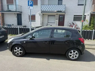 Brugt Opel Corsa Color Edition 80 HK (58 kW) 2009 Sort Hatchback