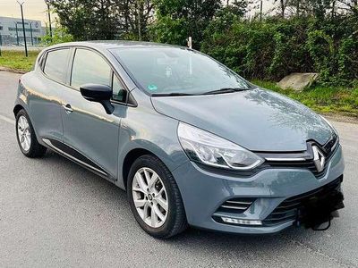 Grau Gebraucht 2019 Renault Clio IV LIMITED Limousine | 9.200 € (Fairer Preis)