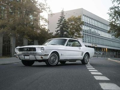 Weiß Gebraucht 1966 Ford Mustang Coupé | 46.000 €