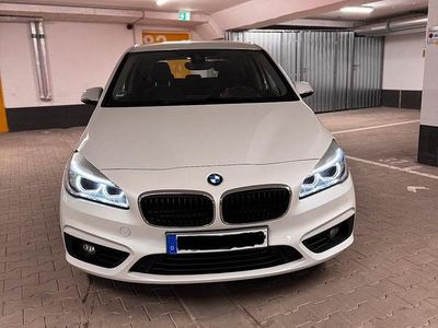 Weiß Gebraucht 2016 BMW 218 Advantage Kombi | 16.999 € (Teuer)