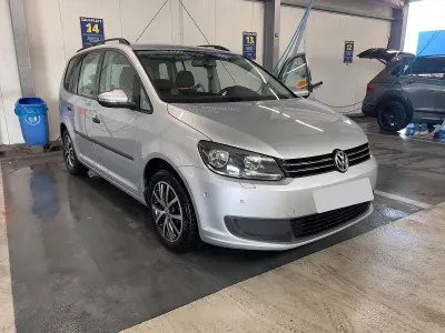Gebraucht VW Touran Comfortline 105 PS (77 kW) 2013 Silber Van / Kleinbus