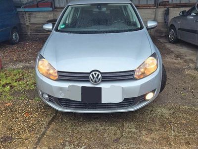 Grau Gebraucht 2010 VW Golf VI Comfortline Kleinwagen | 5.490 € (Fairer Preis)