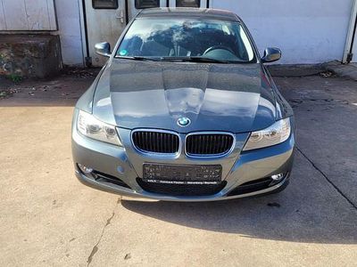 Gebraucht BMW 318 143 PS (105 kW) 2011 Grau Limousine