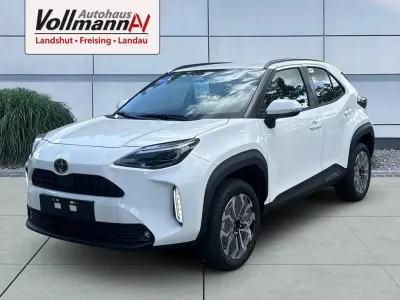 Neu Toyota Yaris Cross 131 PS (96 kW) 2026 Weiß SUV