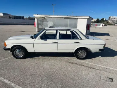 Gebraucht Mercedes 200 68 PS (50 kW) 1983 Weiß Limousine