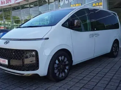 Używany Hyundai Staria Signature 177 KM (130 kW) 2023 Biały Minivan