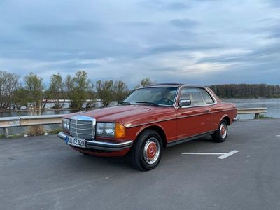 gebraucht Mercedes 230 C123Altrot/Creme Sammlerzustand top gepflegt