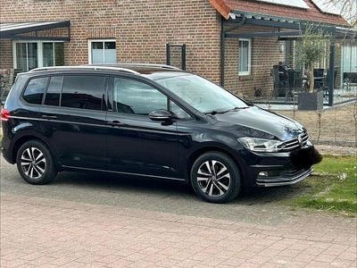 Second-hand VW Touran United 116 CP (85 kW) 2020 Negru Monovolum