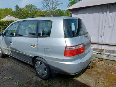 Usata Kia Carens 138 CV (101 kW) 2005 Argento Monovolume