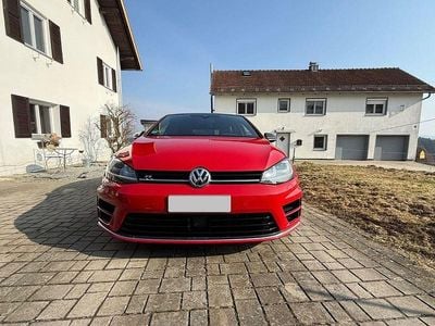 Second-hand VW Golf VII R 300 CP (220 kW) 2016 Roșu Berlinǎ