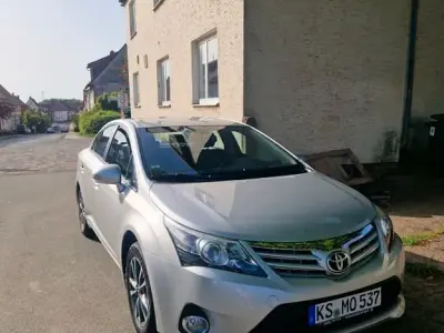 Gebraucht Toyota Avensis Edition 147 PS (108 kW) 2014 Silber Limousine