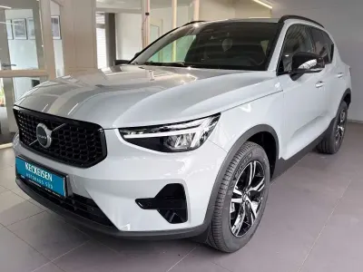Nowe Volvo XC40 Plus 163 KM (119 kW) 2026 Szary SUV