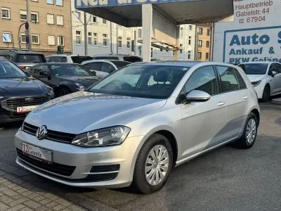 Second-hand VW Golf VII Trendline 105 CP (77 kW) 2014 Argintiu Berlinǎ