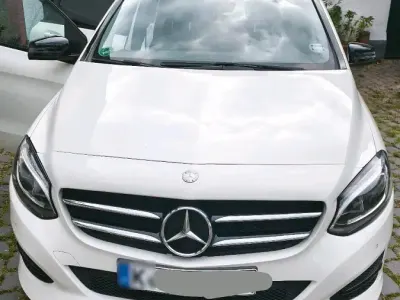 Gebraucht Mercedes B180 109 PS (80 kW) 2014 Weiß Kleinwagen